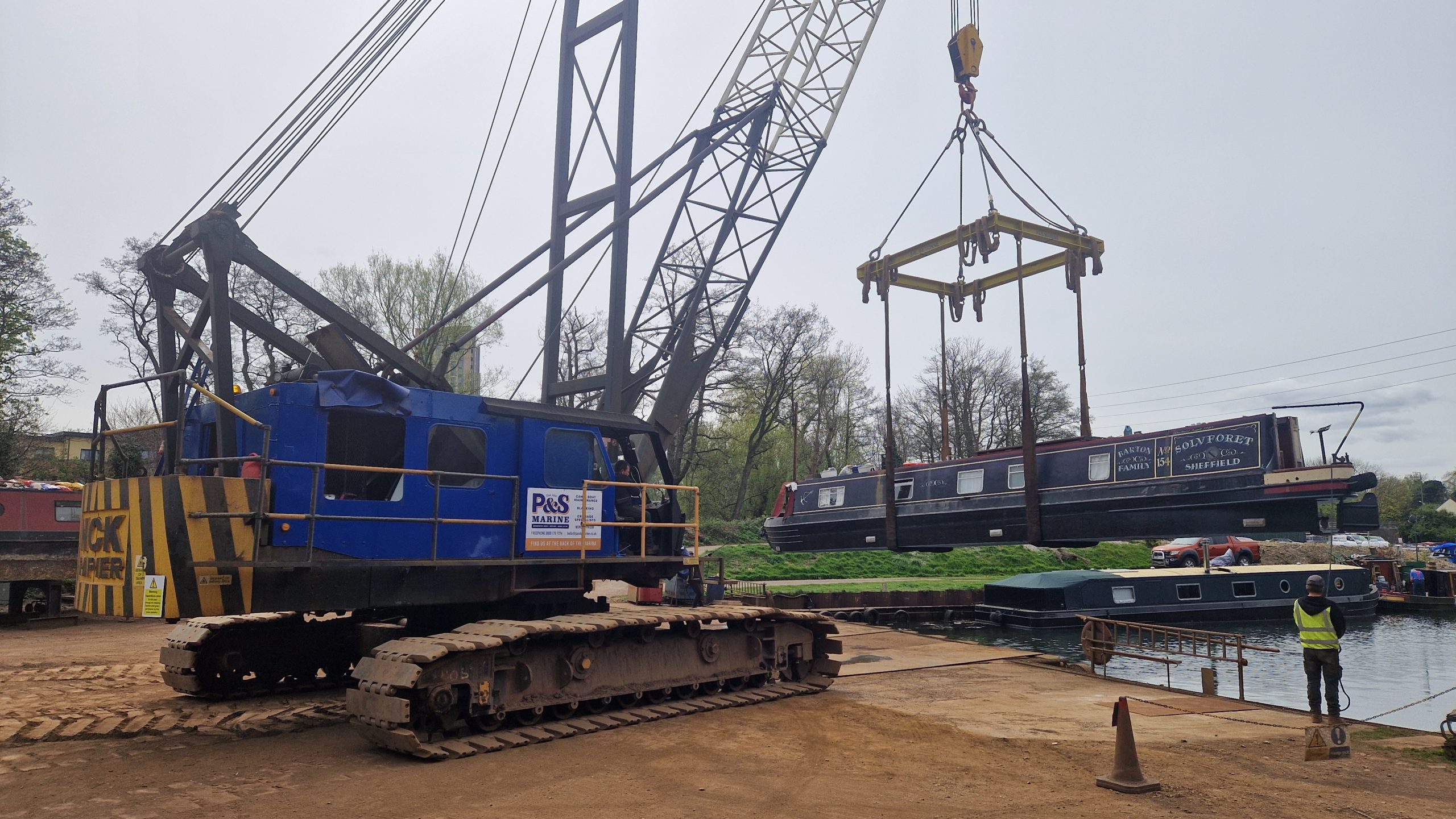 Boat delivered to P&S Marine boatyard for cranage